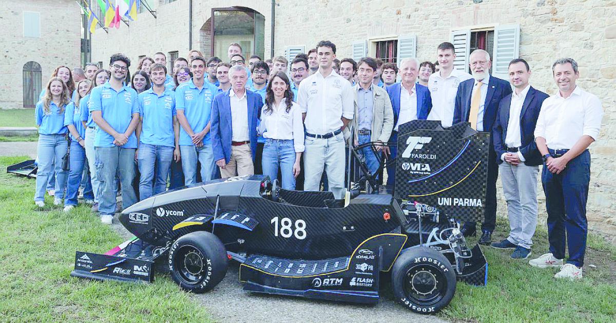 https://www.gazzettadiparma.it/resizer/1200/630/true/2025_09_03/0309-ParmaPar15_A001,FD01_11791_78824-1756887542092.jpg--ecco_il_nuovo_bolide_elettrico_dell_unipr_racing_team_progettato_da_70_studenti.jpg?1756887542209