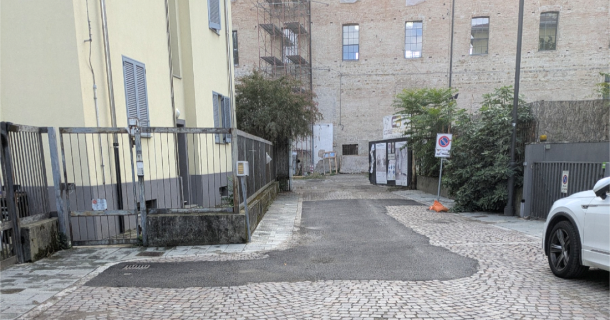 https://www.gazzettadiparma.it/resizer/1200/630/true/2025_09_03/1000009765-1756883485348.png--_asfalto_al_posto_dei_sanpietrini__parma_merita_di_meglio_.png?1756883485614