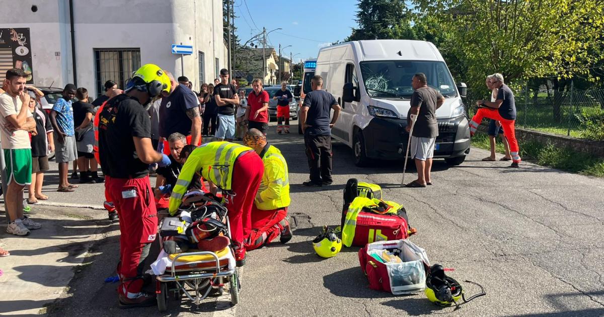 https://www.gazzettadiparma.it/resizer/1200/630/true/2025_09_05/PHOTO-2025-09-05-16-43-39-1757083630044.jpg--uomo_in_bicicletta_investito_da_un_furgone_a_mezzano_superiore__atterrato_l_elisoccorso_del_118.jpg?1757083630241
