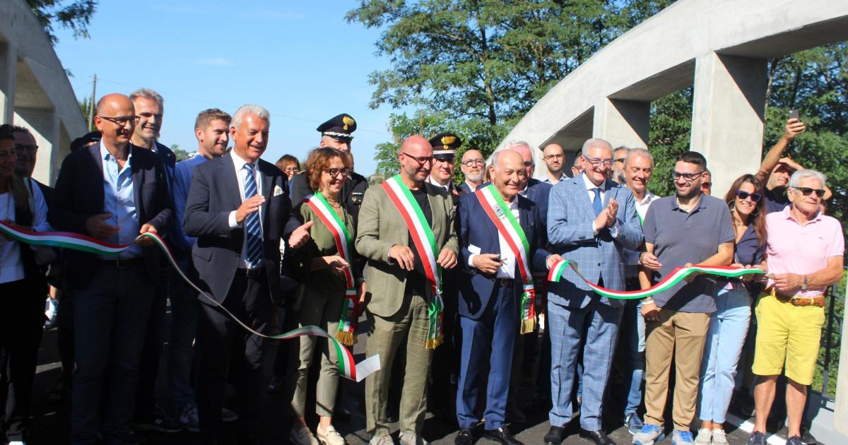 https://www.gazzettadiparma.it/resizer/1200/630/true/2025_09_06/thumbnail_pezzino1-1757168379115.jpg--il_ministro_foti_ha_inaugurato_il_ponte_pezzino_tra_busseto_e_sant_agata.jpg?1757168379180