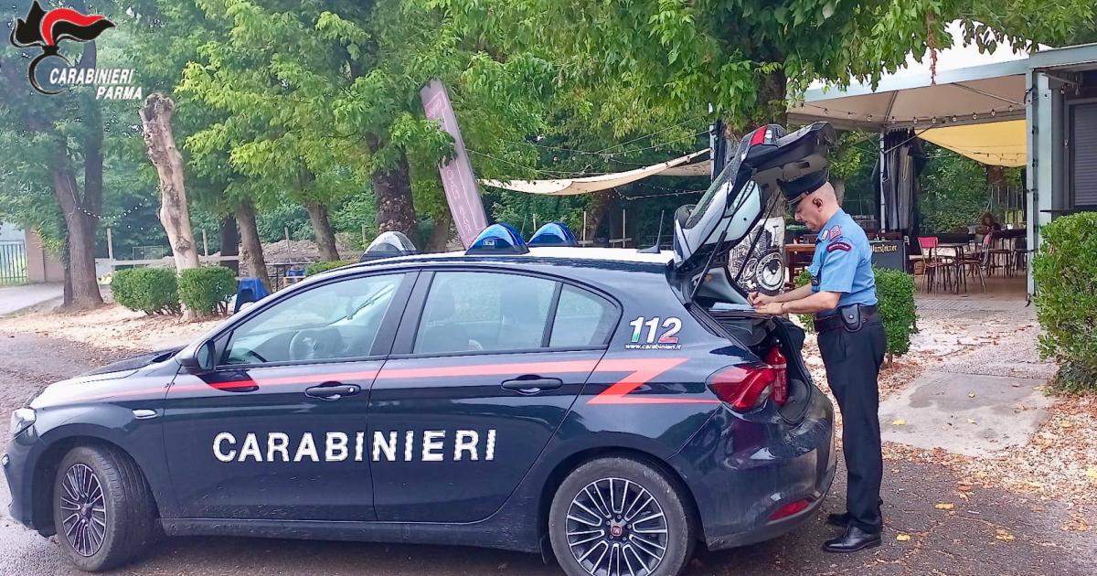 https://www.gazzettadiparma.it/resizer/1200/630/true/2025_09_11/11.09.2025_San_Secondo_foto__X_10_persone_denunciate_per_rissa,_lesioni_e_danneggiamento-1757581322471.jpg--san_secondo_parmense__rissa_al_bar__volano_sedie_e_tavoli_e_le_scarpe_usate_come_clave__identificate_e_denunciate_dieci_persone.jpg?1757581322512