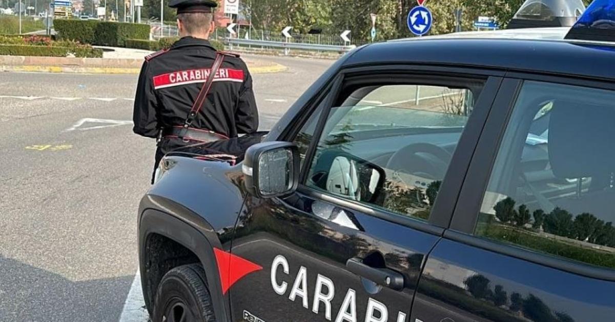 https://www.gazzettadiparma.it/resizer/1200/630/true/2025_09_20/20.09.20225_Colorno_foto_salvataggio-1758360954984.jpg--colorno__sale_si_di_una_sedia_appoggiata_al_davanzale_della_finestra_e_minaccia_di_lanciarsi_nel_vuoto__i_carabinieri_intervengono_e_riescono_a_fermarlo.jpg?1758360955005