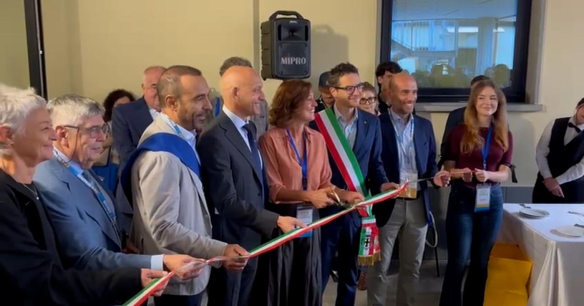 https://www.gazzettadiparma.it/resizer/1200/630/true/2025_09_23/taglio_nastro-1758623513046.jpg--.jpg?1758623513091