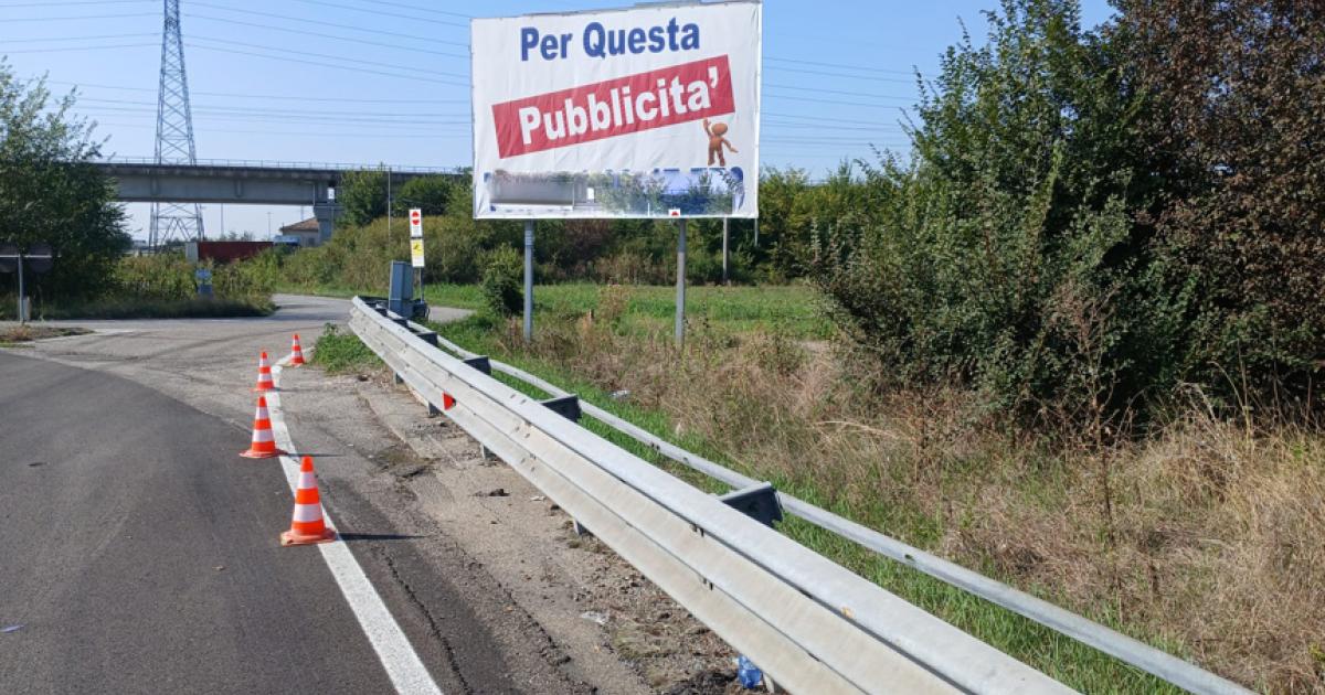 https://www.gazzettadiparma.it/resizer/1200/630/true/2025_10_01/pubblicita-1759313536319.jpg--rimossi_i_cartelli_pubblicitari_abusivi_in_diverse_zone_di_parma__fioccano_multe.jpg?1759313536503