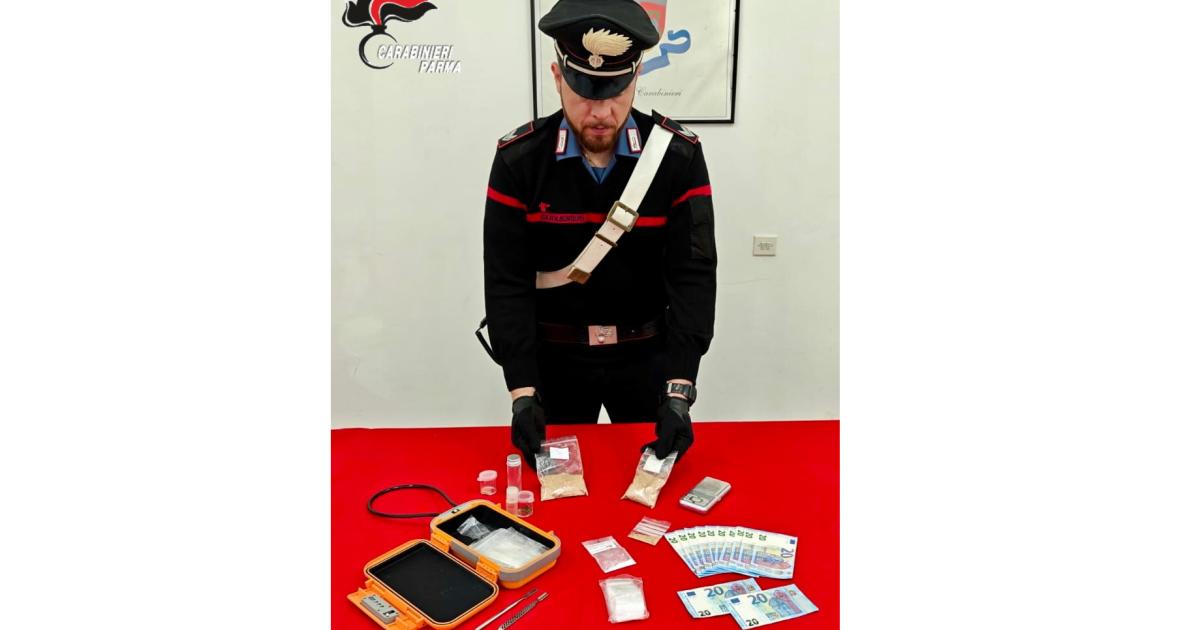 https://www.gazzettadiparma.it/resizer/1200/630/true/2025_10_02/AAAAAA-1759398049817.jpg--fermati_in_auto_dai_carabinieri_vengono_trovati_in_possesso_di_alcuni_vasetti_contenenti_la_droga_del__sesso___dalla_successiva_perquisizione_di_una_casa_in_citta___dall_interno_di_una_cassaforte_spun.jpg?1759398049955