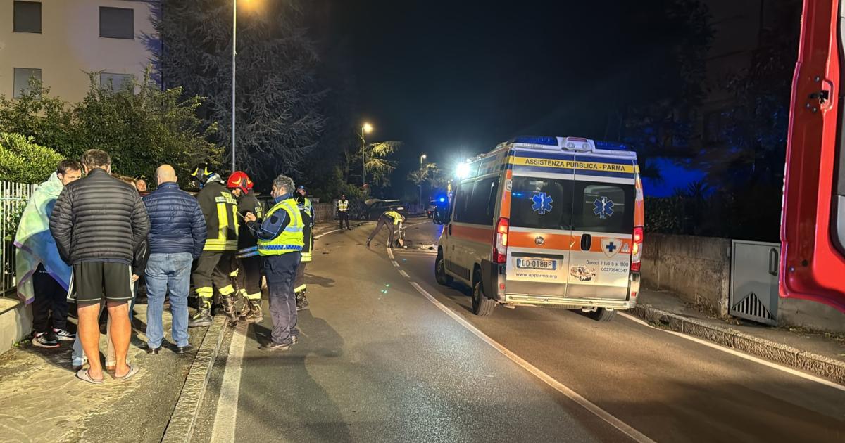 https://www.gazzettadiparma.it/resizer/1200/630/true/2025_10_06/inc4-1759729850713.jpeg--frontale_tra_due_auto_a_gaione__scontro_violento_ma_feriti_lievi__via_montanara_chiusa__foto.jpeg?1759729851163