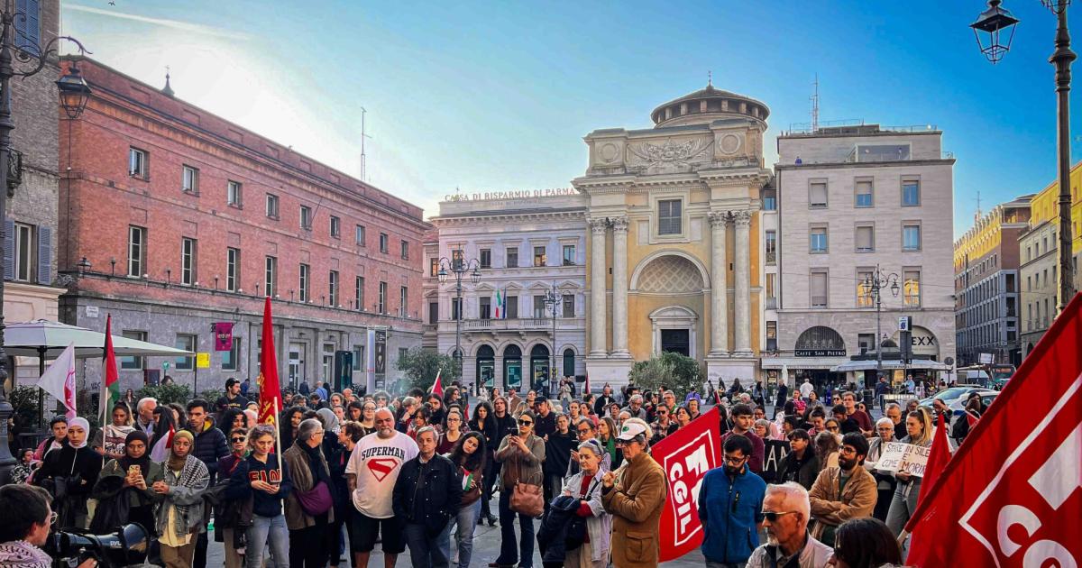 https://www.gazzettadiparma.it/resizer/1200/630/true/2025_10_08/propal1-1759951670037.jpg--nuova_manifestazione_propal_oggi_in_piazza_garibaldi.jpg?1759951673480