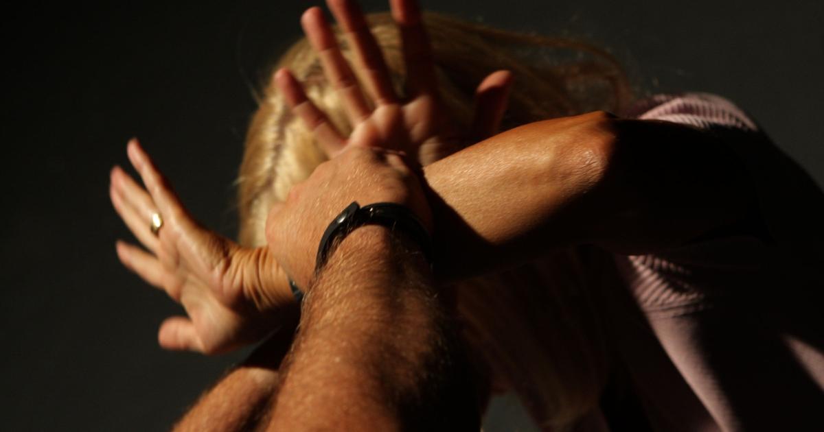 https://www.gazzettadiparma.it/resizer/1200/630/true/2025_10_10/uomini_violenti-1760080302244.jpg--in_difesa_delle_donne__71_uomini_violenti_ammoniti_dal_questore__nel_2025_emesse_316_misure_di_prevenzione.jpg?1760080302569