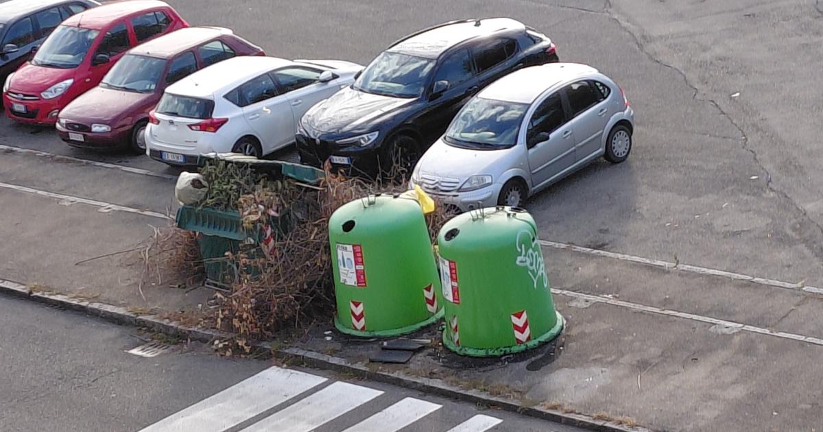 https://www.gazzettadiparma.it/resizer/1200/630/true/2025_10_13/20251009_091910-1760381662453.jpg--via_nenni____il_contenitore_del_verde_e_strapieno_da_un_mese__.jpg?1760381662881