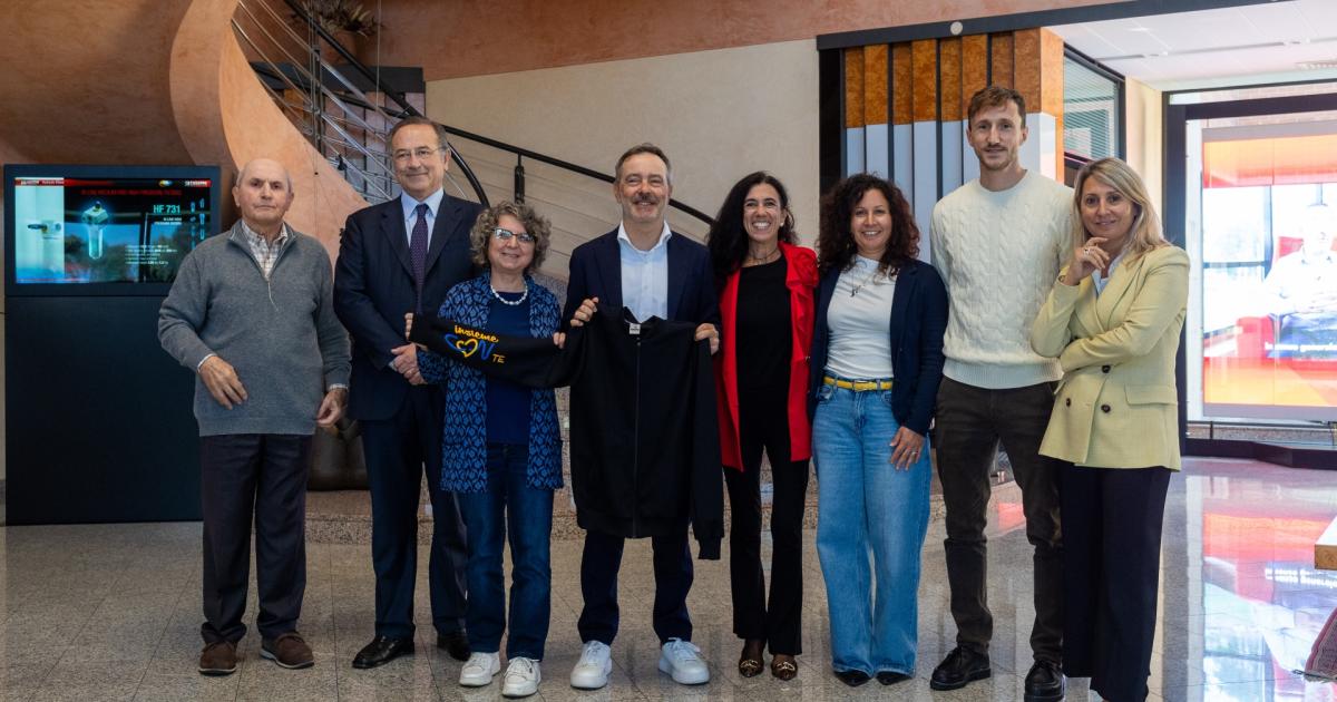 https://www.gazzettadiparma.it/resizer/1200/630/true/2025_10_17/R63_2220-1760700089063.jpg--casappa__errea_play_e_fondazione_munus_insieme_per_il_nuovo_centro_di_oncologia_e_radioterapia_di_parma.jpg?1760700090450