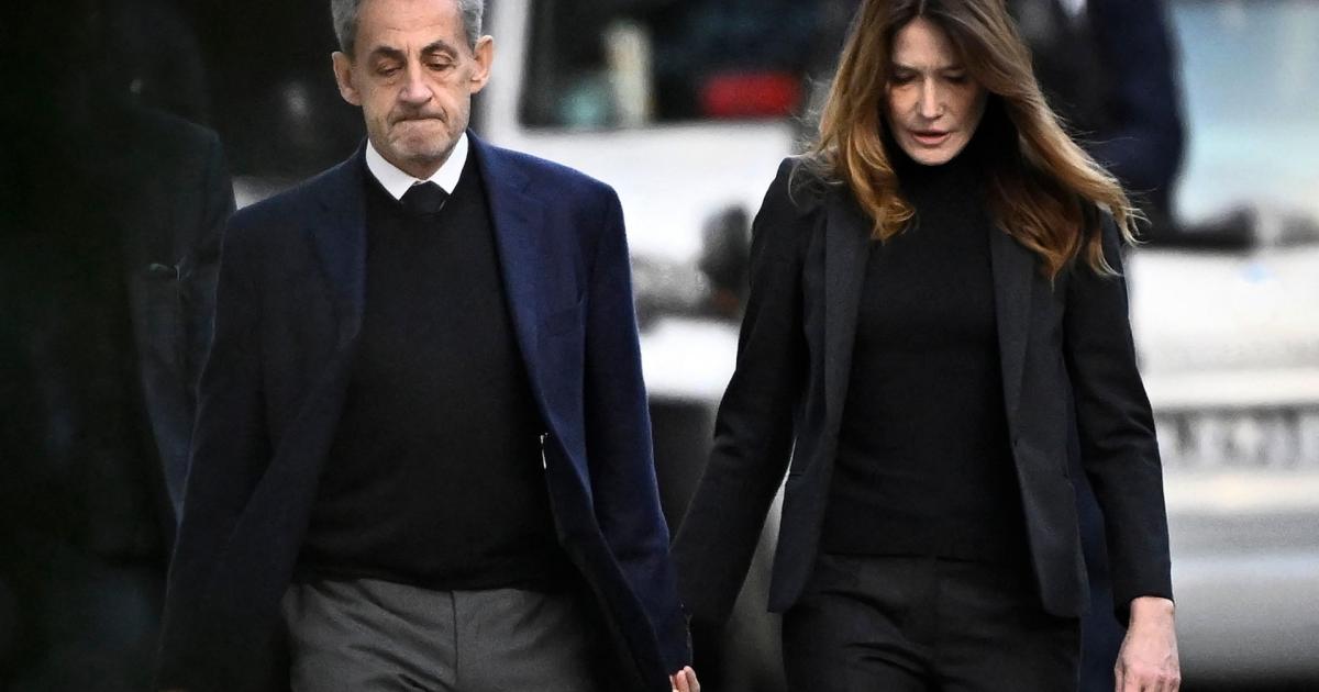 https://www.gazzettadiparma.it/resizer/1200/630/true/2025_10_21/sarkozy-1761035388894.jpg--sarkozy_va_in_carcere__l_uscita_da_casa_mano_nella_mano_con_carla_e_il_post___oggi_viene_rinchiuso_un_innocente___e__il_primo_ex_presidente_della_repubblica_nell_ue_ad_essere_rinchiuso_in_cella.jpg?1761035389382