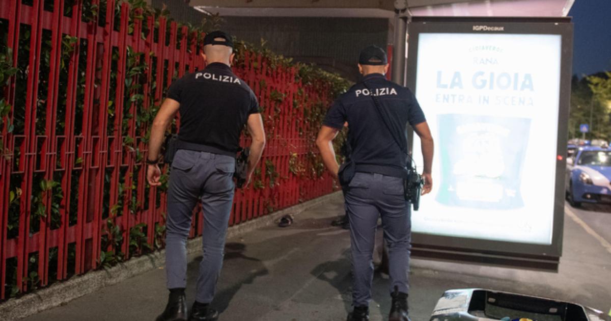 Sparò alle gambe di due giovani, arrestato il rapper Shiva - Gazzetta ...