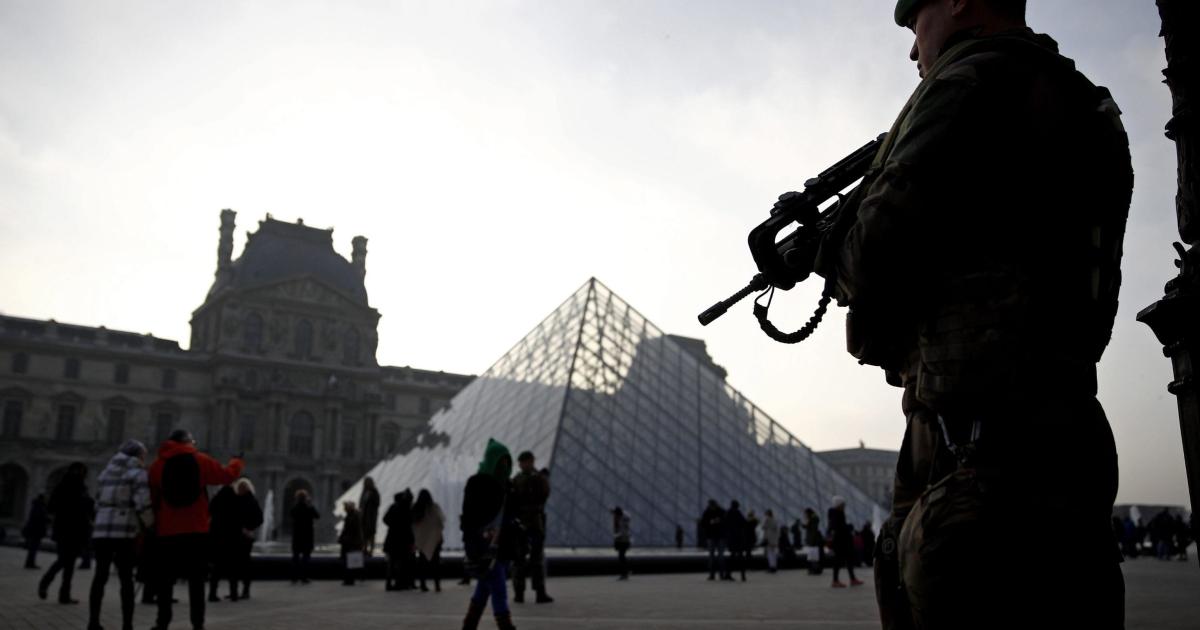 https://www.gazzettadiparma.it/resizer/1200/630/true/gn4/123/GN4_DAT_123904.jpg--riaperto_il_louvre_tre_giorni_dopo_il_clamoroso_furto.jpg?1638905760926
