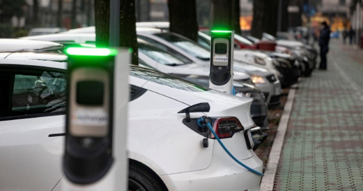 https://www.gazzettadiparma.it/resizer/1200/630/true/gn4/32857/GN4_DAT_32857491.jpg--bonus_per_i_veicoli_elettrici__lo_sportello_parte_il_22_ottobre.jpg