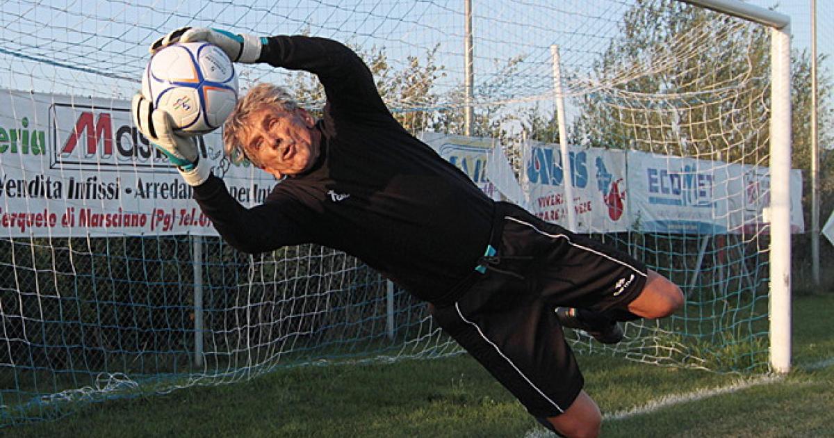 https://www.gazzettadiparma.it/resizer/1200/630/true/gn4/56/GN4_DAT_56981.jpg--lamberto_boranga_esordisce_tra_i_pali_a_83_anni.jpg