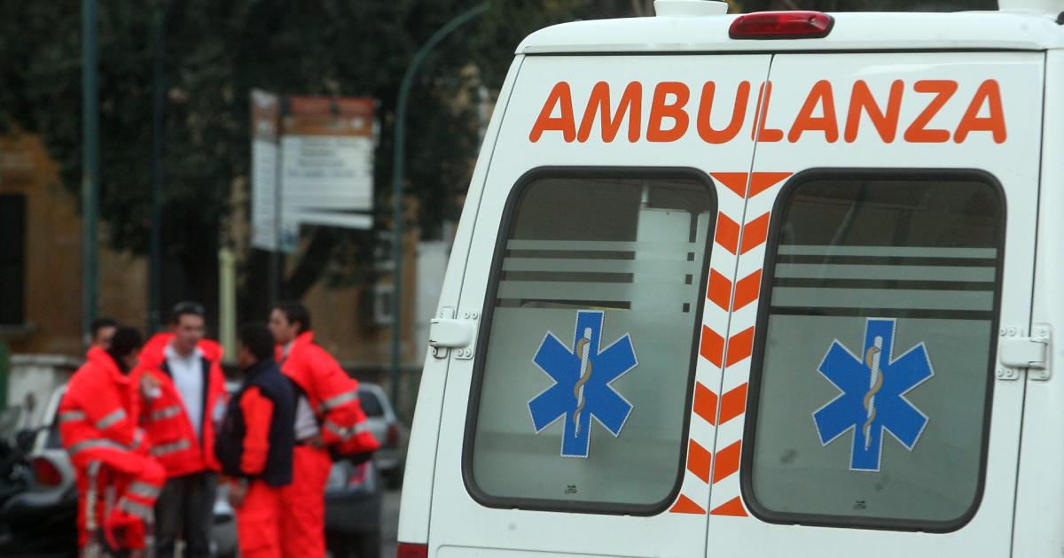 https://www.gazzettadiparma.it/resizer/1200/630/true/gn4/91/GN4_DAT_91971.jpg--agente_della_polizia_stradale_investito_da_auto_a_un_posto_di_blocco.jpg