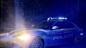 Finisce nel fosso con l'auto, poi si scaglia contro i sanitari e i poliziotti, minacce, sputi e calci: denunciato