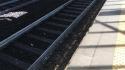 Auto senza freno a mano sui binari, treni fermi per 50 minuti