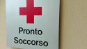 Non lo visitano subito, devasta il Pronto soccorso