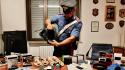 All’interno del bagagliaio dell’auto sospetta spunta un campionario di abiti e profumi griffati appena rubati da un centro commerciale della provincia. 3 stranieri denunciati dai carabinieri