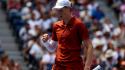 Us Open, Sinner soffre ma supera Shapovalov e va agli ottavi: 5-7 6-4 6-3 5-3