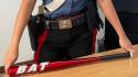 Aggredisce i carabinieri con una mazza da baseball: arrestato un 27enne straniero