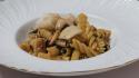 Mezzi rigatoni e fusilli, zuppa di pesce fagiolini, cavolo