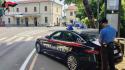 Borgo val di taro: investe un pedone in auto e fugge. Poi torna e si finge un testimone per depistare le indagini dei carabinieri ma viene smascherato da alcuni avventori di un bar che lo riconoscono.