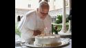 Auguri e brindisi di compleanno per il Papa - Foto