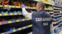 Nas di Parma: sequestrati 34 kg di alimenti scaduti per animali