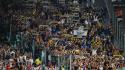 Tifosi gialloblu insieme a Cremona