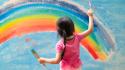 Crescere disegnando. Dalla «scia» delle pappe sul tavolo, agli scarabocchi, alle rappresentazioni: cosa comunicano i bambini.