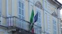 Bandiere a mezzasta a Zibello dove un consigliere comunale ha l'azienda a Verona vicino al luogo della strage di ieri