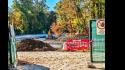 Ruspa al lavoro nel laghetto del parco Ducale