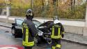 Paura  in viale Primo Maggio: auto in fiamme (Le foto)
