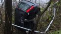 Auto vola fuori strada a Ricc&ograve; e sbatte contro un albero: tre feriti, uno in modo serio