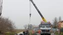 Via Colorno, camion si ribalta e finisce nel canale