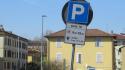 Parcheggio dietro la stazione, il cartello ora &egrave; ok