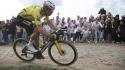 Van Aert vince la Parigi-Roubaix, secondo Pogacar