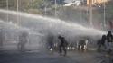 Scontri durante il corteo a Roma, idranti in azione
