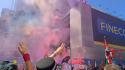Corteo Leoncavallo, uova e petardi contro le forze dell'ordine