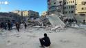 Gaza, palestinesi fra le macerie dopo l'ennesimo raid israeliano