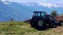 Il trattore si ribalta, morto un pensionato nel Torinese