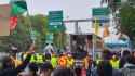 Parte del corteo blocca la tangenziale est di Milano
