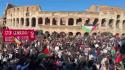 Palestina, corteo sfila al Colosseo cantando "Bella ciao"
