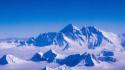 Un morto e oltre 200 alpinisti ancora bloccati sull'Everest