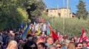 Il popolo della pace in marcia, folla e bandiere alla PerugiAssisi