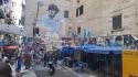 Sequestrate magliette e gadget al murales di Maradona