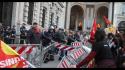 Sala a maggioranza, prudenza su proteste, milanesi giudicano