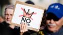 Trump ai manifestanti, 'non sono un re'